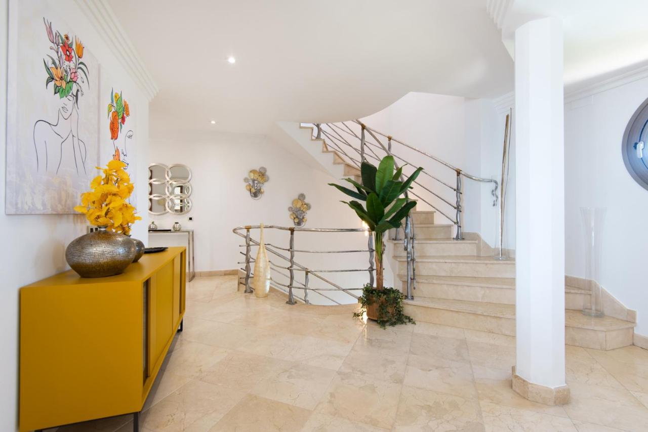 Ph Bellagio: Luxurious And Romantic Duplex Penthouse With Private Pool & Sea Views 贝纳尔马德纳 外观 照片