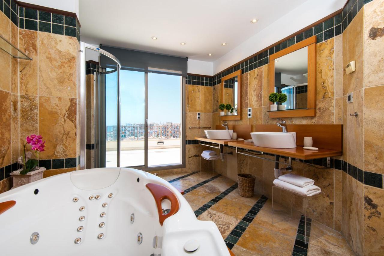 Ph Bellagio: Luxurious And Romantic Duplex Penthouse With Private Pool & Sea Views 贝纳尔马德纳 外观 照片